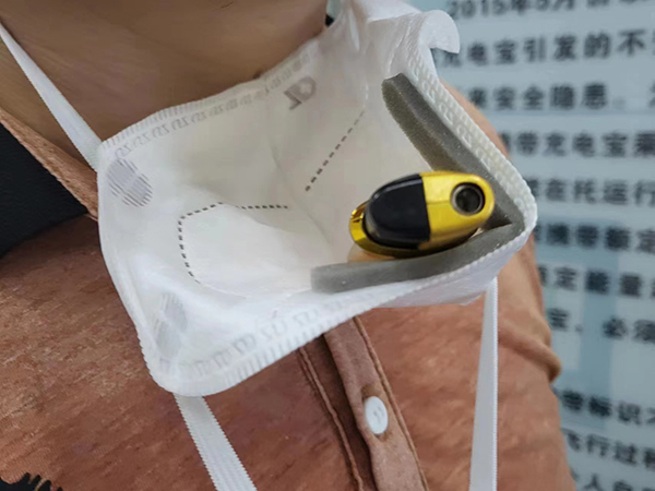 1659338195322092.jpg 安檢站查獲旅客口罩中隱匿違禁品.jpg