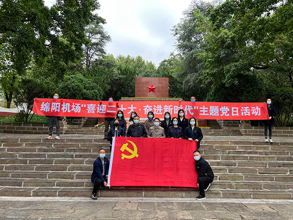 第一、第十三、第十七黨支部聯(lián)合開展“喜迎二十大·奮進(jìn)新時(shí)代”主題黨日活動(dòng).jpg