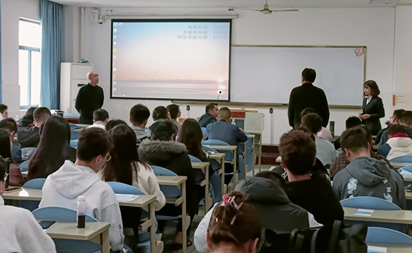 1681091072575937.png 綿陽機(jī)場“獵才行動”:走進(jìn)高校 職等你來.png